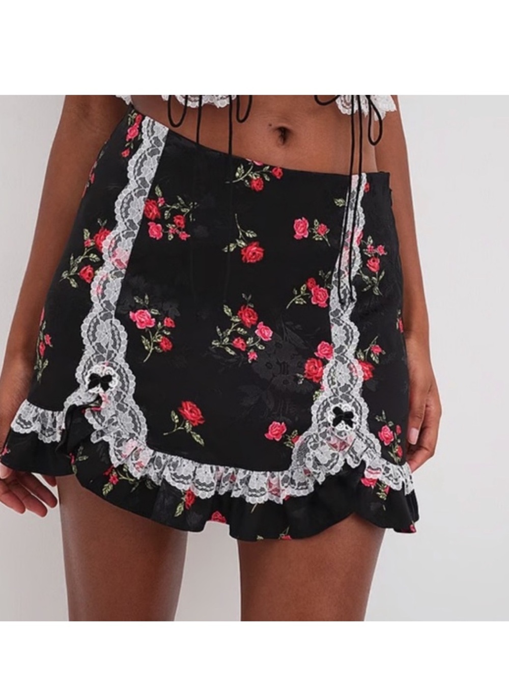 For Love And Lemons June Lace
Floral Embellished Mini Skirt
Love Shack Fancy